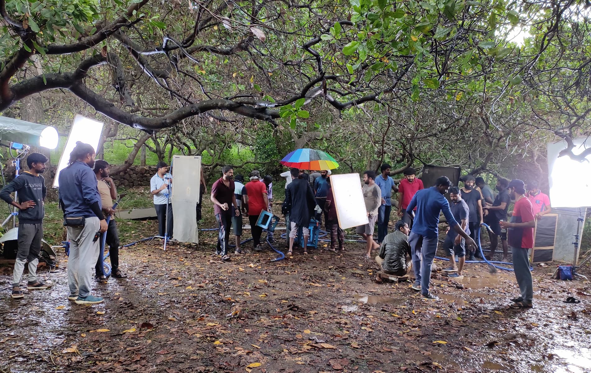 preparing for a big scene of manidhargal